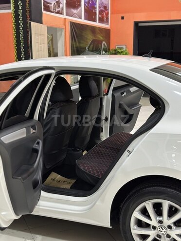 Volkswagen Jetta-18
