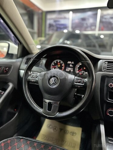 Volkswagen Jetta-26