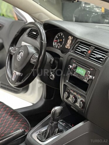 Volkswagen Jetta-16