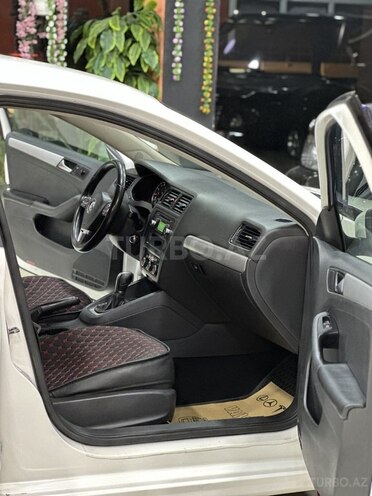 Volkswagen Jetta-14