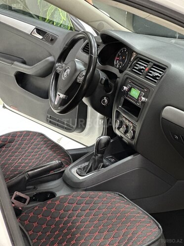 Volkswagen Jetta-15