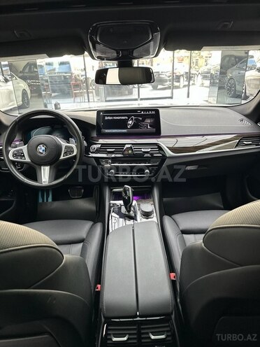 BMW 530e-14