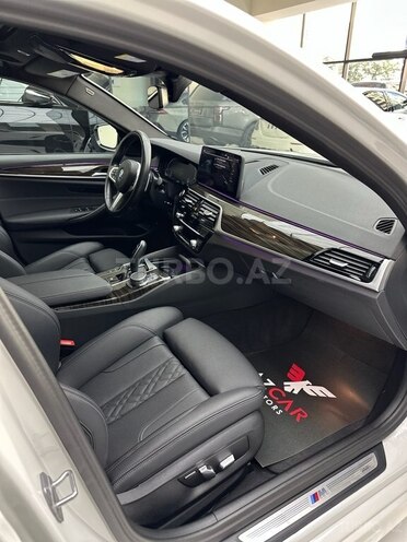BMW 530e-11