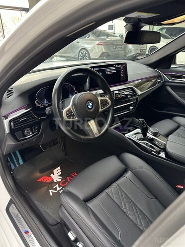 BMW 530e-10