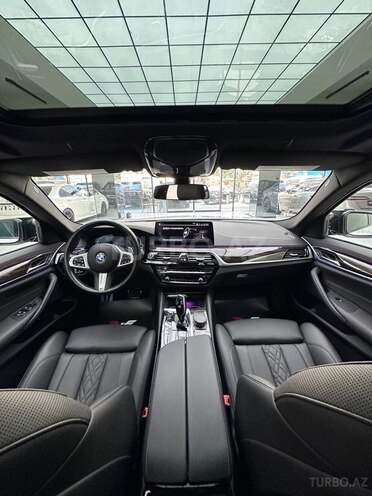 BMW 530e-13
