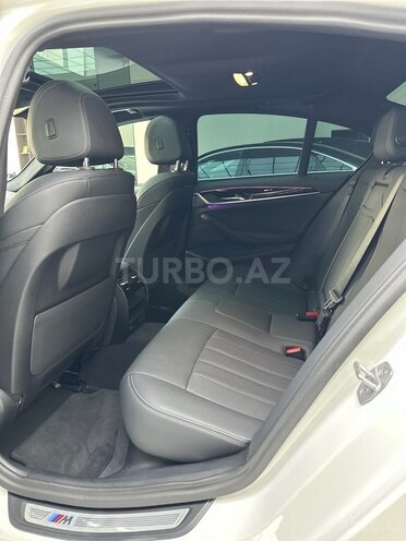 BMW 530e-15