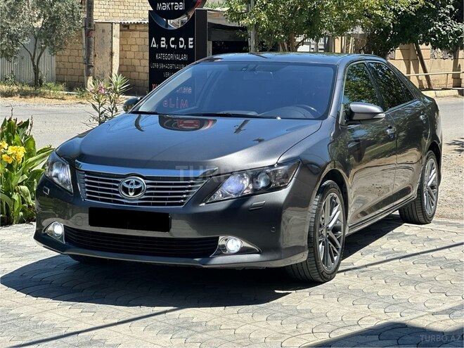 Toyota Camry 2014, 290,000 km - 2.5 l - Salyan