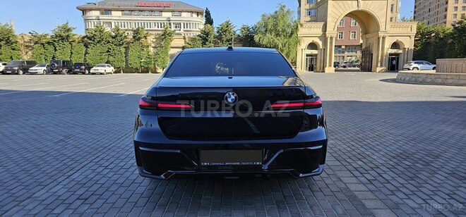 BMW i7-2