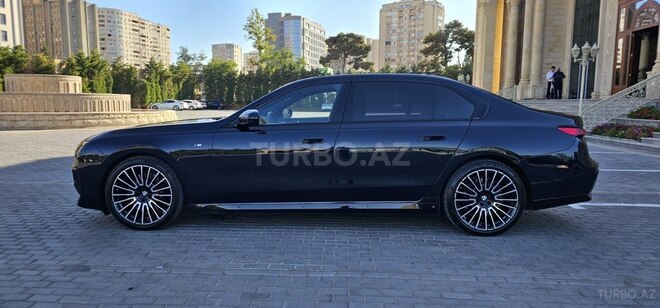 BMW i7-5