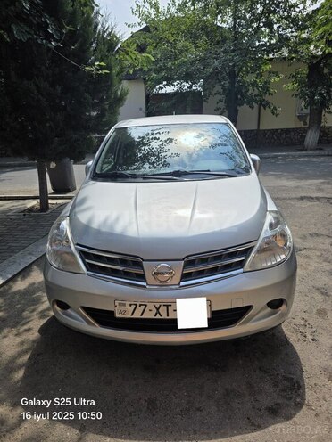 Nissan Tiida-1
