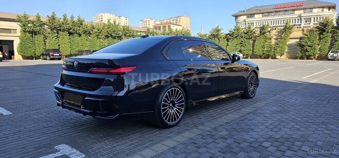 BMW i7-7