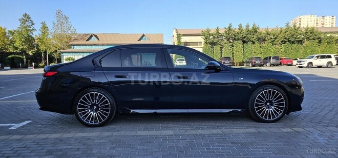 BMW i7-8