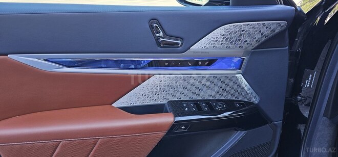 BMW i7-13