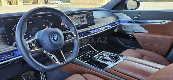 BMW i7-14