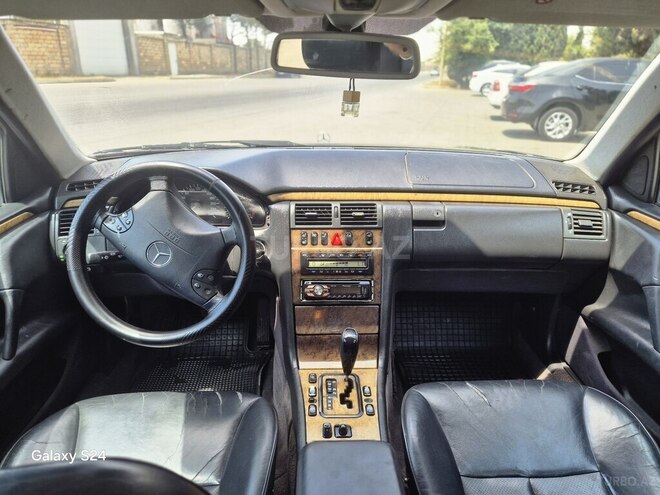 Mercedes E 240 1999, 299,521 km - 2.4 л - Sumqayıt