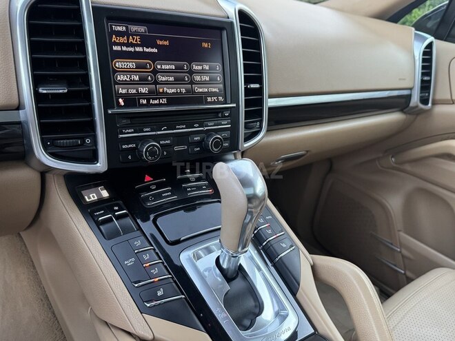 Porsche Cayenne-13