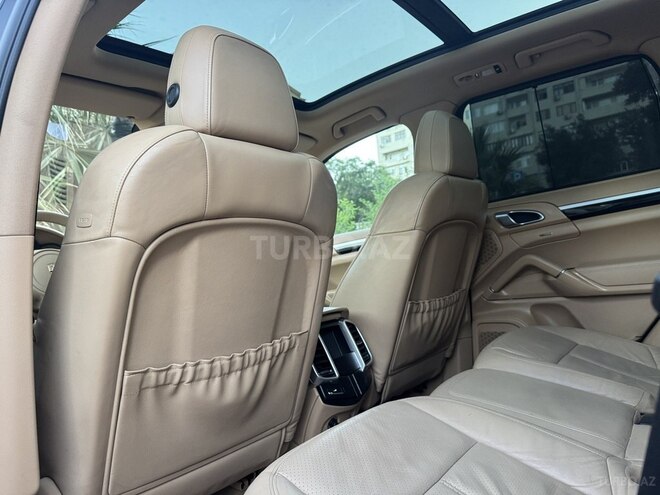 Porsche Cayenne-8