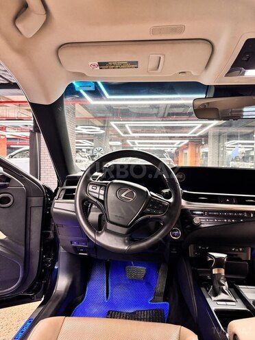 Lexus ES 300h-11