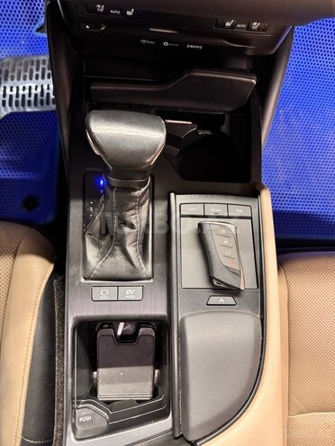 Lexus ES 300h-8