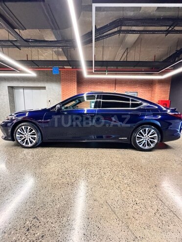 Lexus ES 300h-4
