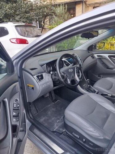 Hyundai Elantra-6