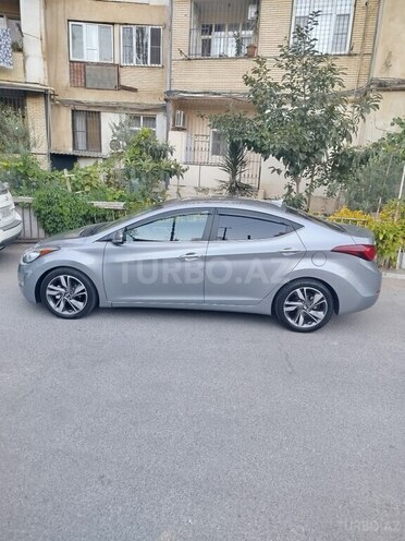 Hyundai Elantra-3
