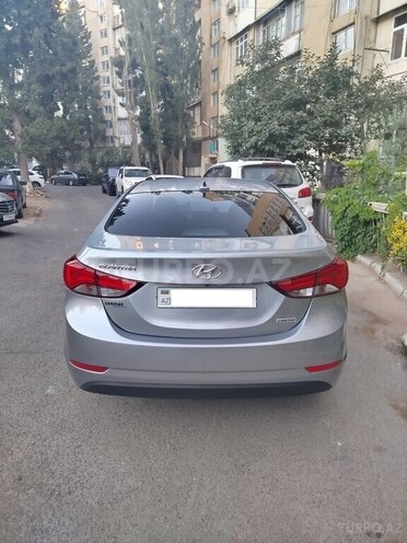 Hyundai Elantra-2