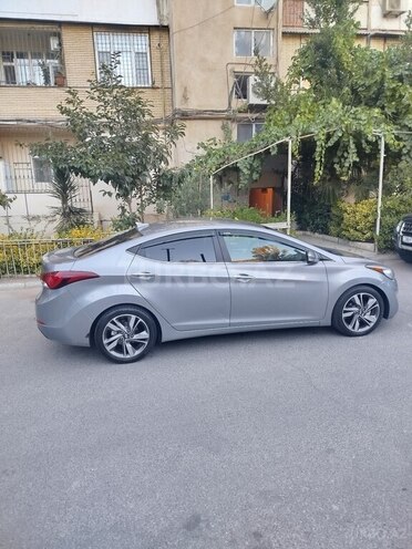 Hyundai Elantra-10