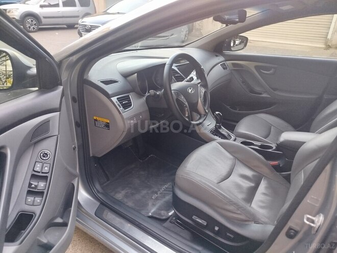 Hyundai Elantra-14