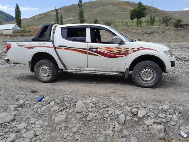 Mitsubishi L200 2011, 400,000 km - 2.5 l - Quba
