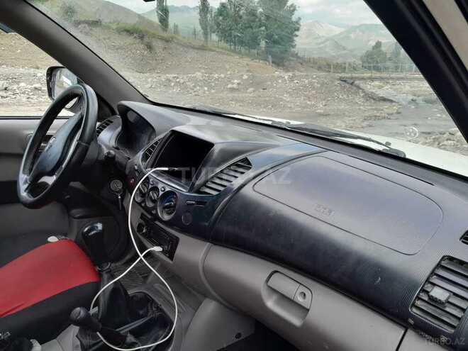 Mitsubishi L200 2011, 400,000 km - 2.5 l - Quba