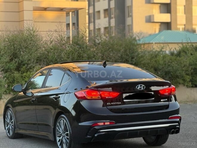 Hyundai Elantra-8