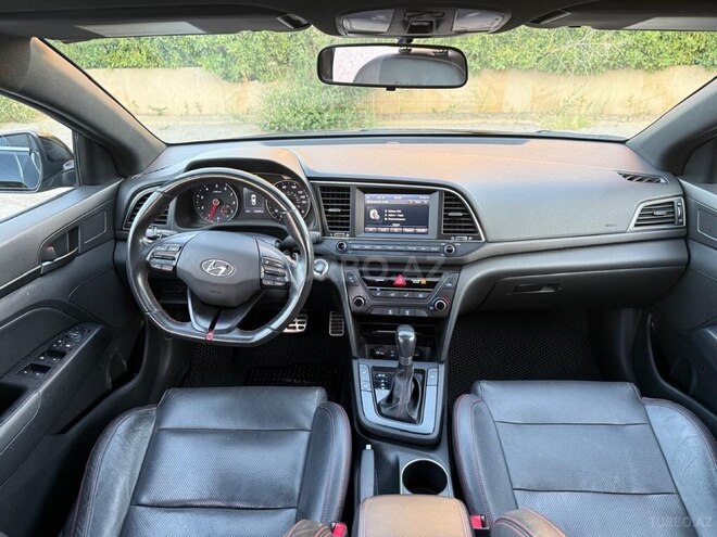 Hyundai Elantra-12