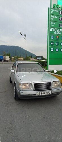 Mercedes E 200 1993, 700,000 km - 2.0 l - Zaqatala
