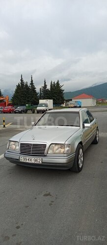 Mercedes E 200 1993, 700,000 km - 2.0 l - Zaqatala