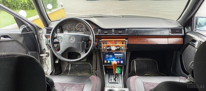Mercedes E 200 1993, 700,000 km - 2.0 l - Zaqatala