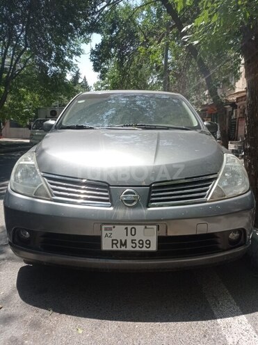 Nissan Tiida-1