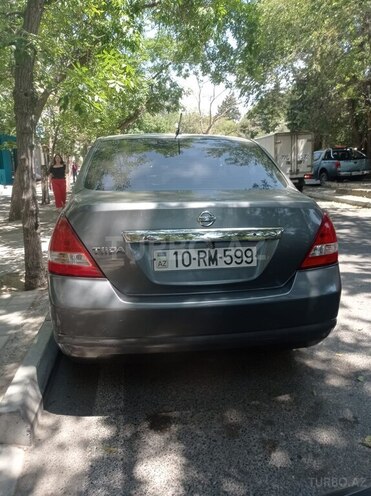Nissan Tiida-7