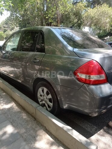 Nissan Tiida-8