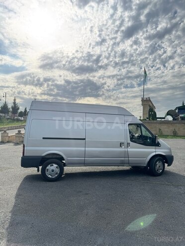 Ford Transit-9