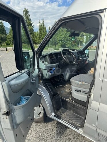 Ford Transit-11