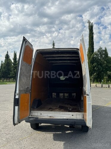 Ford Transit-10
