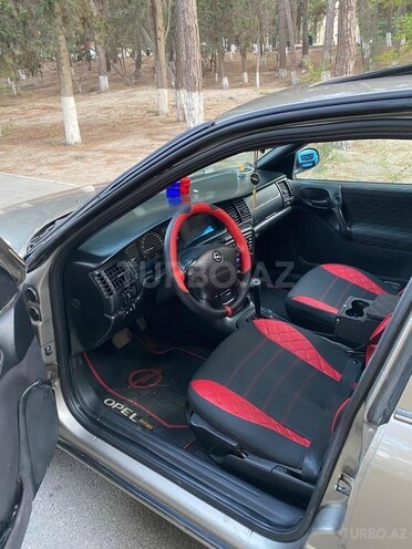 Opel Vectra 1996, 300,000 km - 1.6 l - Sumqayıt