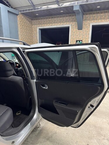 Renault Megane-10