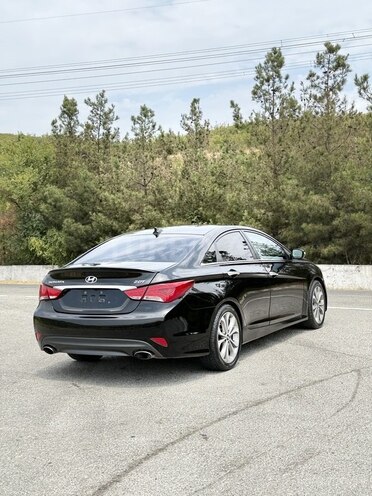 Hyundai Sonata-5