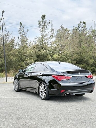 Hyundai Sonata-6