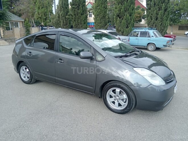 Toyota Prius-7
