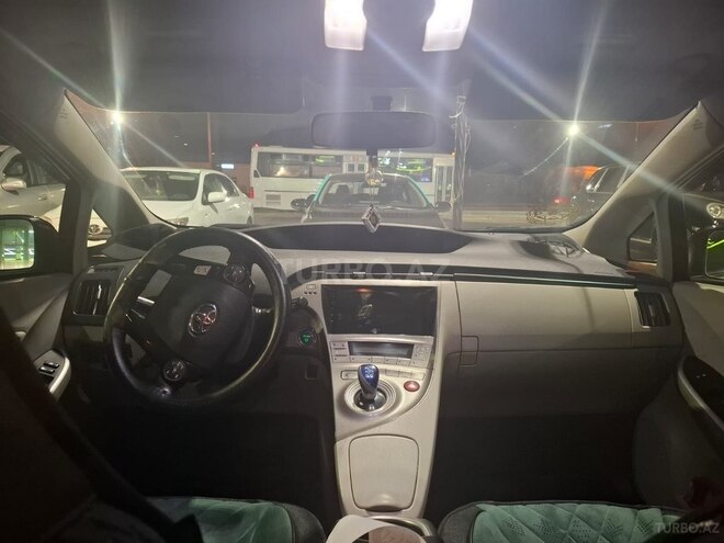 Toyota Prius-3