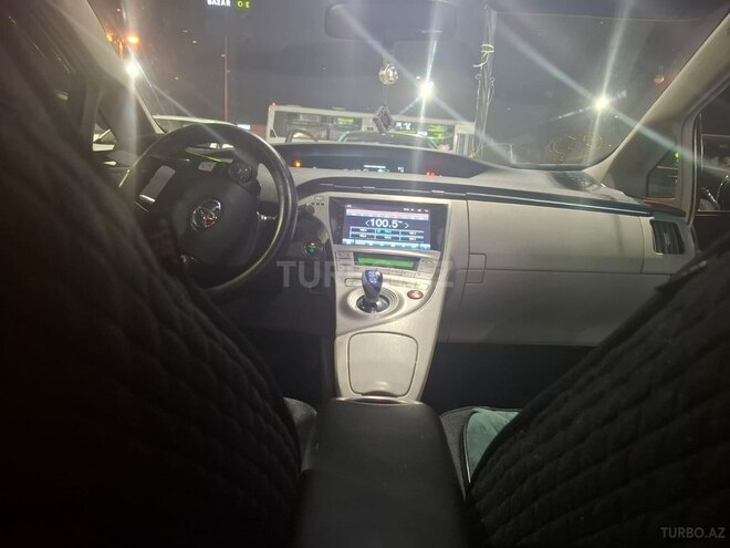 Toyota Prius-8