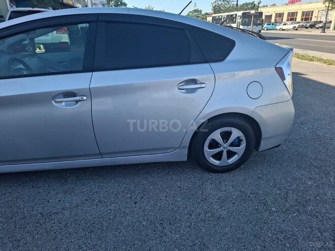 Toyota Prius-4